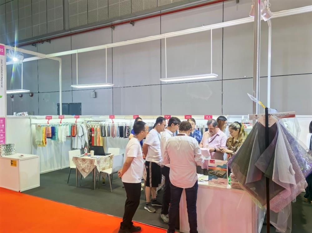 以科技綠色鏈接紡織商機(jī)！元首針織亮相2025中國國際紡織面料及輔料（秋冬）博覽會(huì)